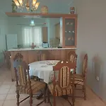 Bright Seaside Apartment, Hébergement de vacances Itea