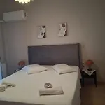 Bright Seaside Apartment, Itea