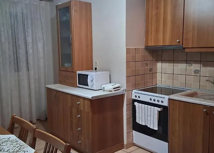 Bright Seaside Apartment, بيت للعطل